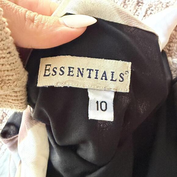 Essentials - Picture 6 of 6